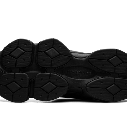 New Balance 9060 „Triple Black Patent“