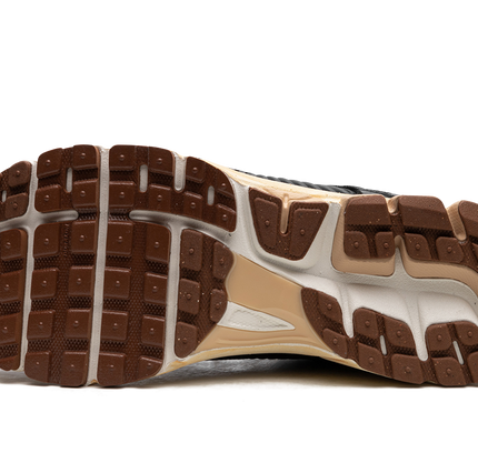 VOMERO 5 WMNS „Schwarz / Sesam“