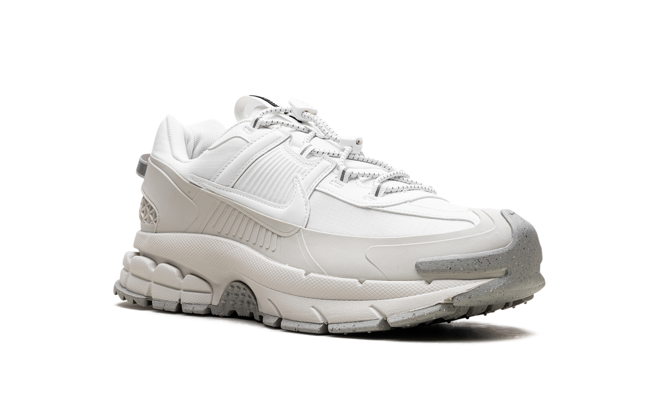 Nike Zoom Vomero Roam "Summit White Light Bone Light Iron Ore"