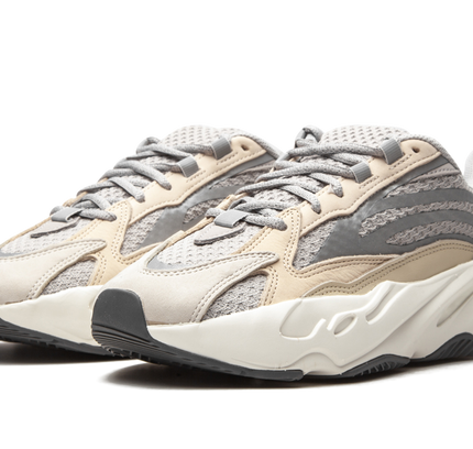 Yeezy Boost 700 V2 „Creme“