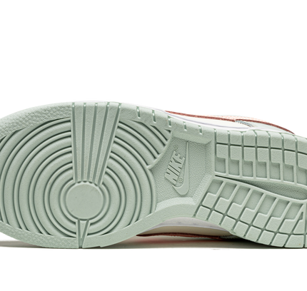 Nike Dunk Low WMNS "Barely Green"