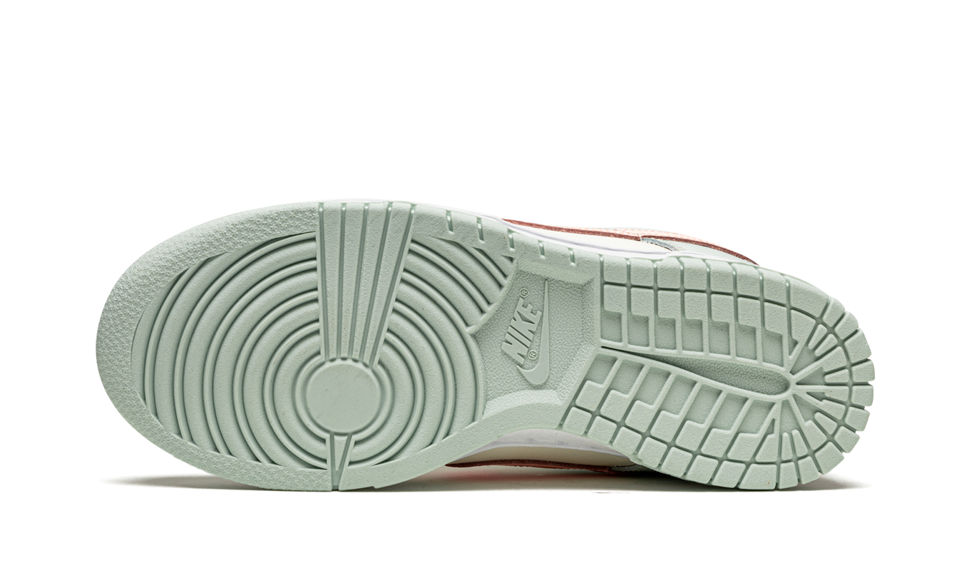 Nike Dunk Low WMNS "Barely Green"