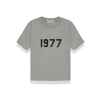 Fear of God Essentials 1977 Dunkles Haferflocken-Sommerset