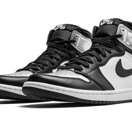Air Jordan 1 RETRO HIGH OG WMNS "Silver Toe"