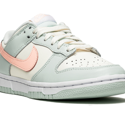 Nike Dunk Low WMNS "Barely Green"