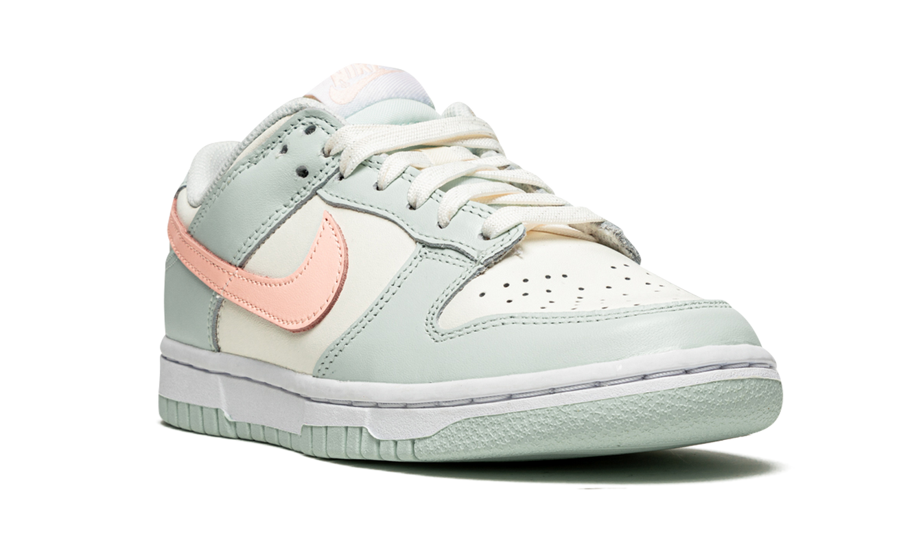Nike Dunk Low WMNS "Barely Green"