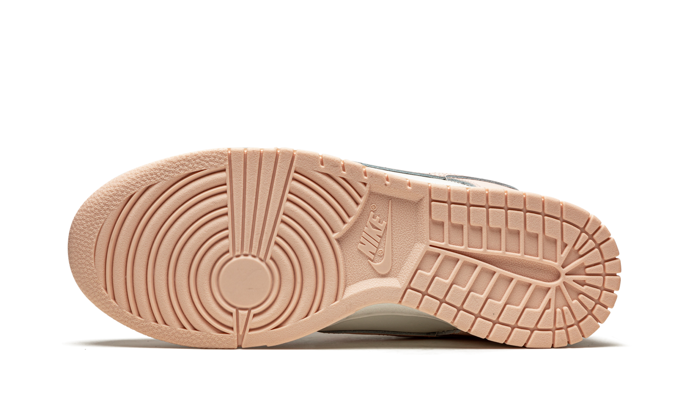 Nike Dunk Low WMNS "Orange Pearl"