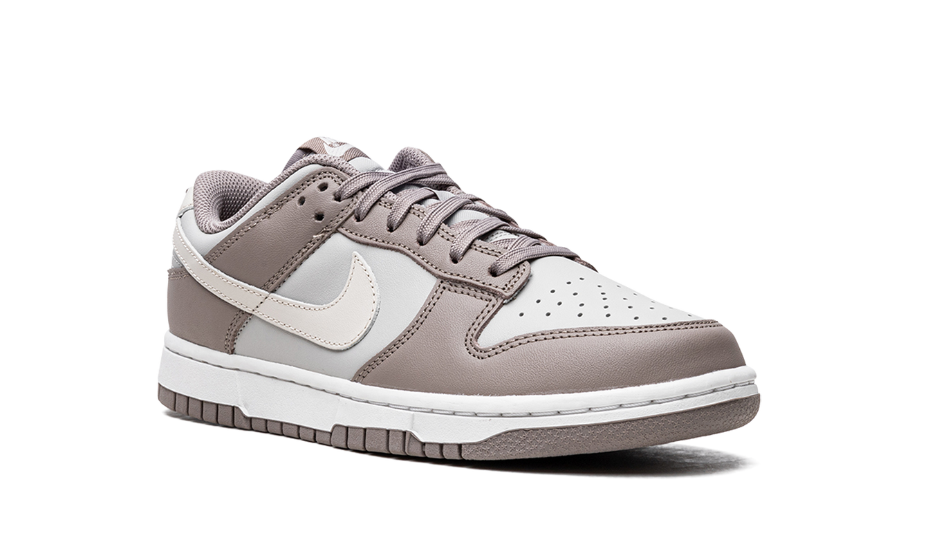 Nike Dunk Low WMNS "Moon Fossil"