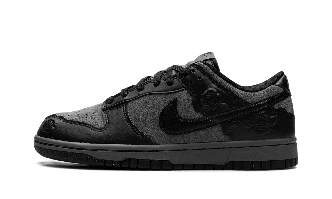 Nike Dunk Low WMNS "Black Roses"