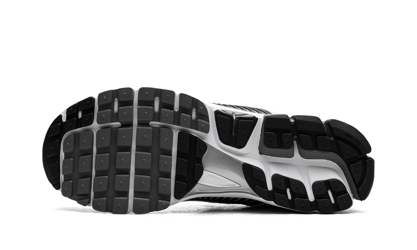 Zoom Vomero 5 SE SP „Schwarz / Metallic Silber“