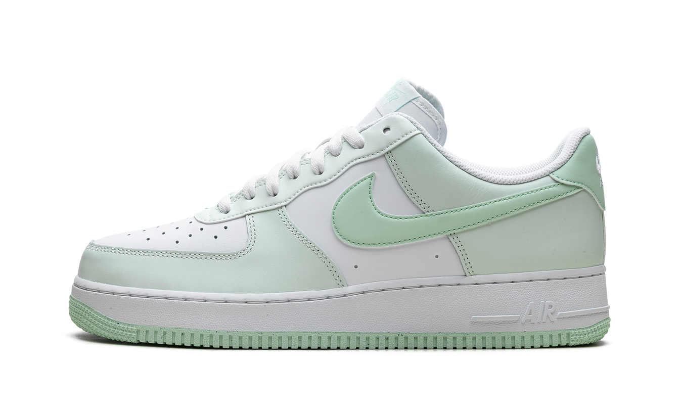 Nike AIR FORCE 1 "Mint Foam"