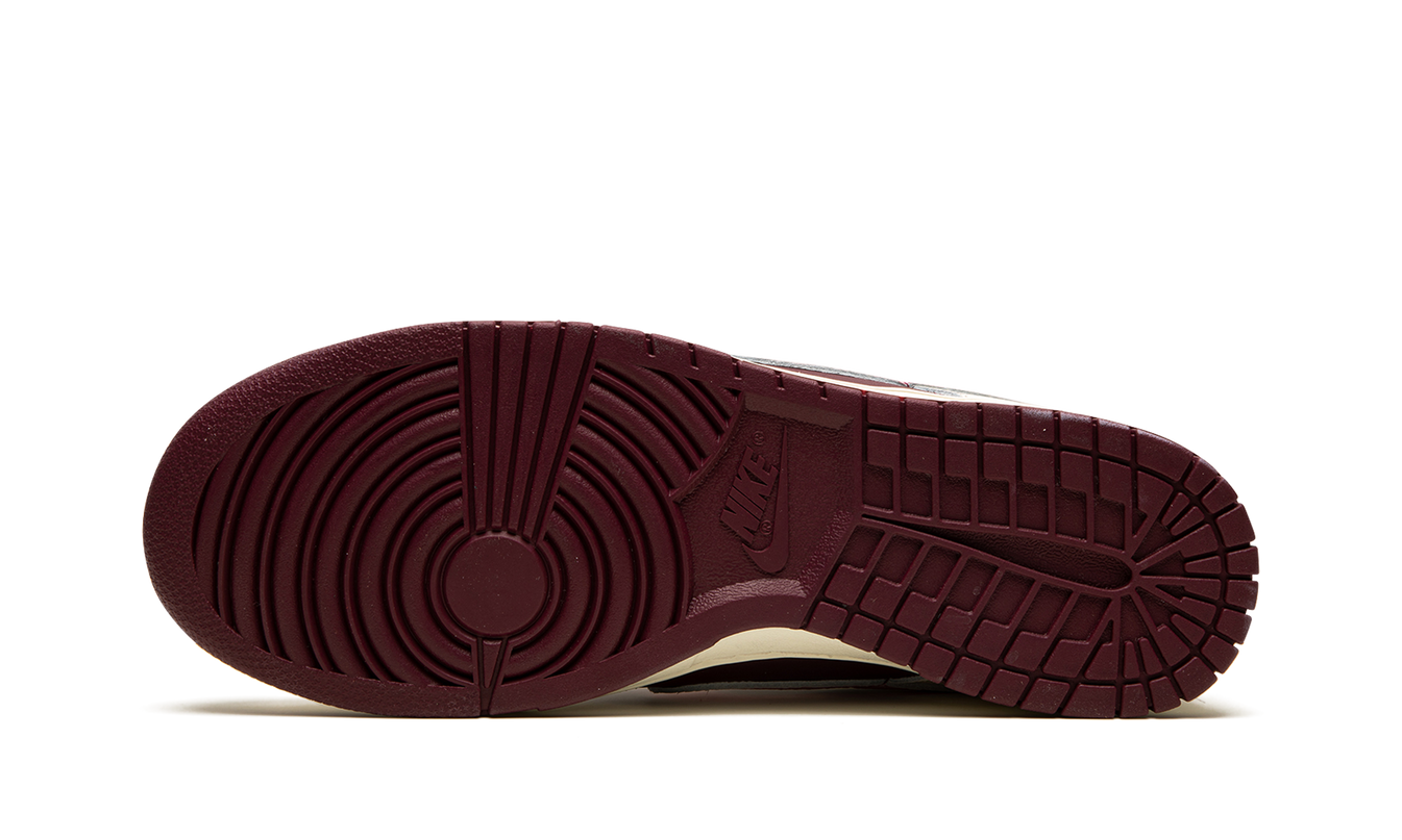 Nike Dunk Low Retro PRM "Valentine's Day 2023"