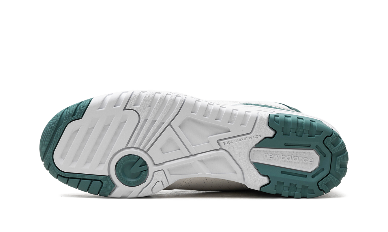New Balance 550 WMNS "Reflection / New Spruce"