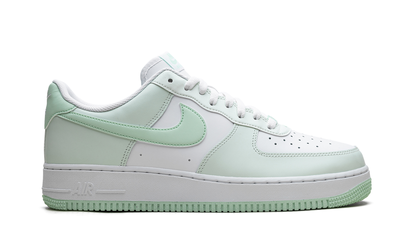 Nike AIR FORCE 1 "Mint Foam"