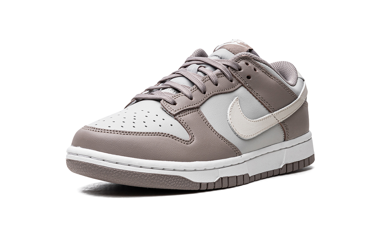 Nike Dunk Low WMNS "Moon Fossil"