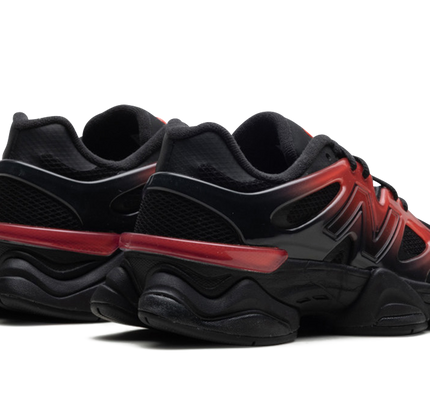 New Balance 9060 „Schwarz-Rot-Farbverlauf“