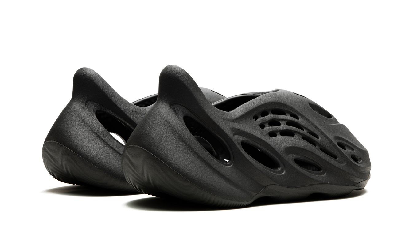 Yeezy Foam Runner "Carbon"