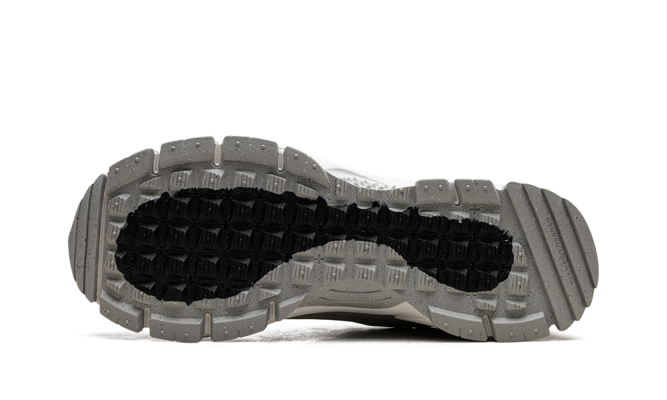 Nike Zoom Vomero Roam "Summit White Light Bone Light Iron Ore"