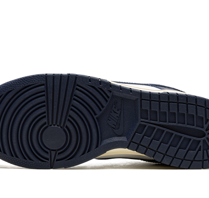 Nike Dunk Low WMNS "Vintage Navy"