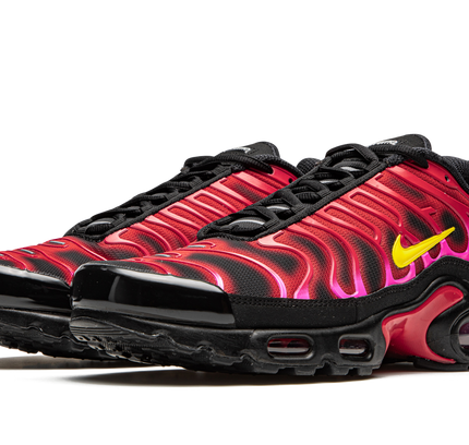 Nike Air Max Plus TN "Supreme - Black / Red"