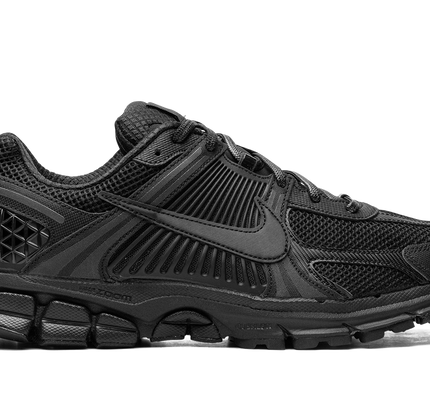 Zoom Vomero 5 "Triple Black"