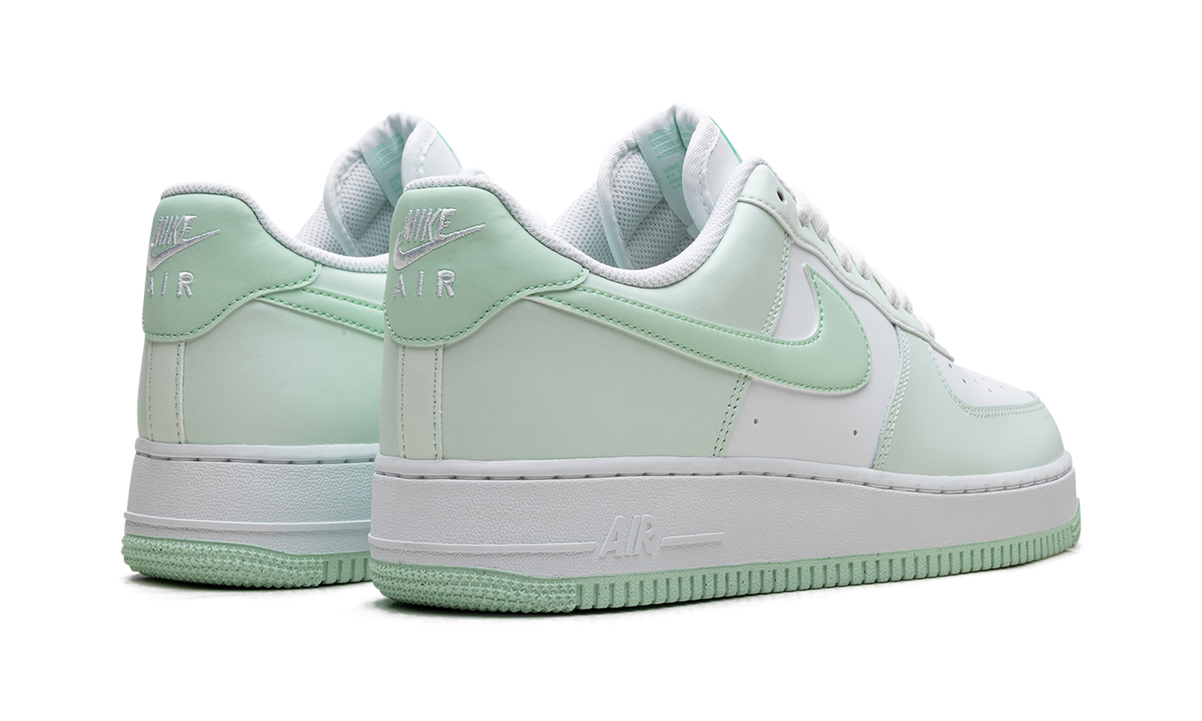 Nike AIR FORCE 1 "Mint Foam"