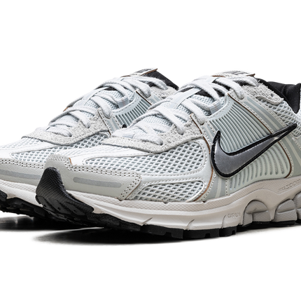 Nike Zoom Vomero 5 WMNS "Light Silver Chrome"