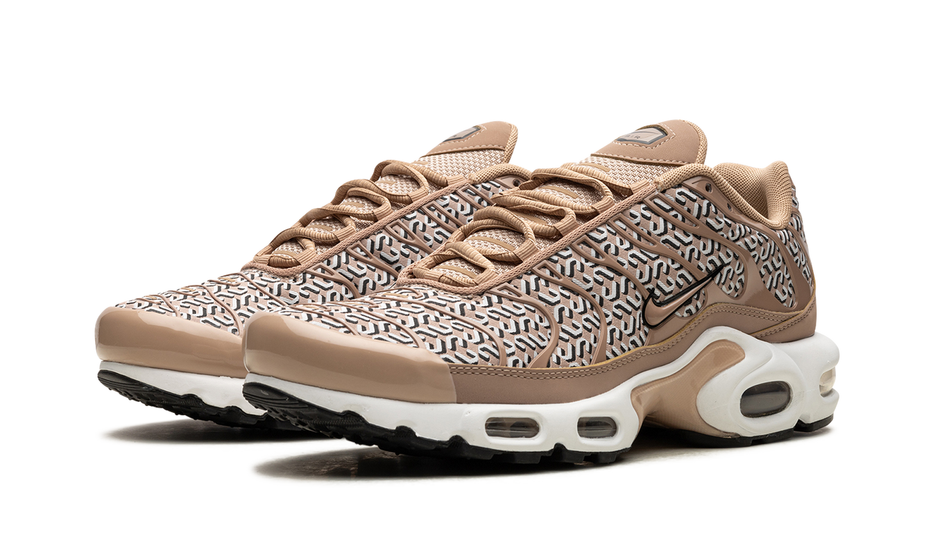 Nike Air Max Plus WMNS "United In Victory"