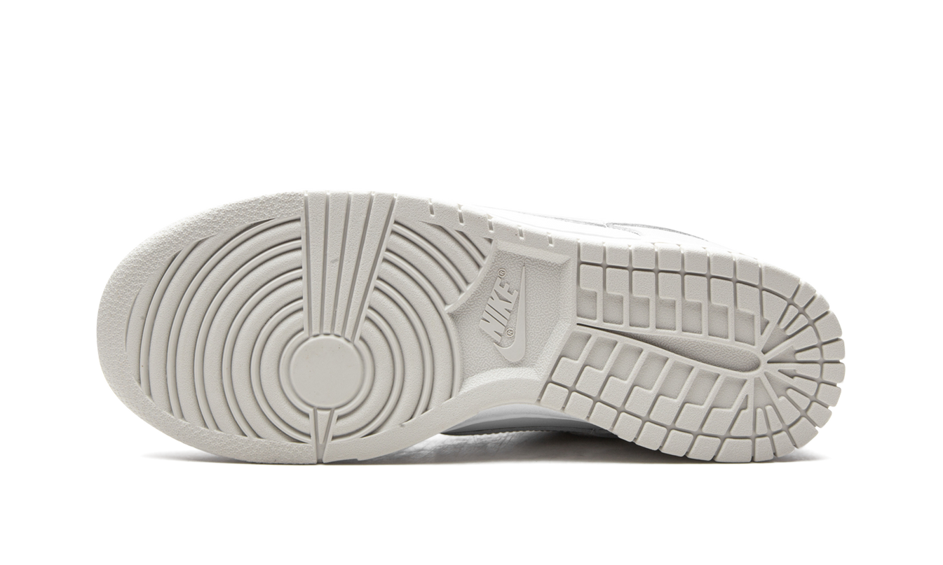 Nike Dunk Low WMNS "Photon Dust"