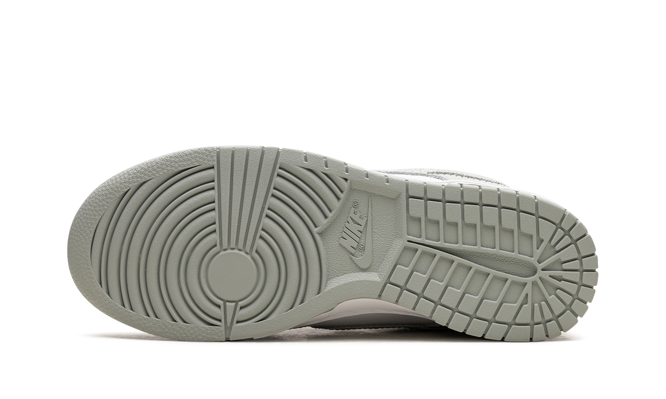 Nike Dunk Low WMNS "Grey Corduroy"