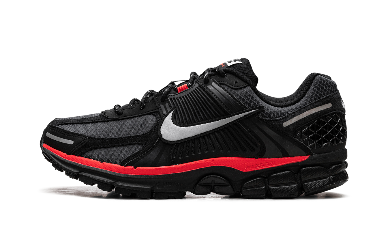 Nike Zoom Vomero 5 "Black Metallic University Red"