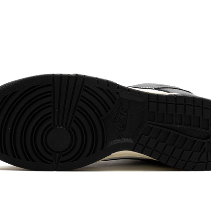 Nike Dunk Low WMNS "Vintage Panda"