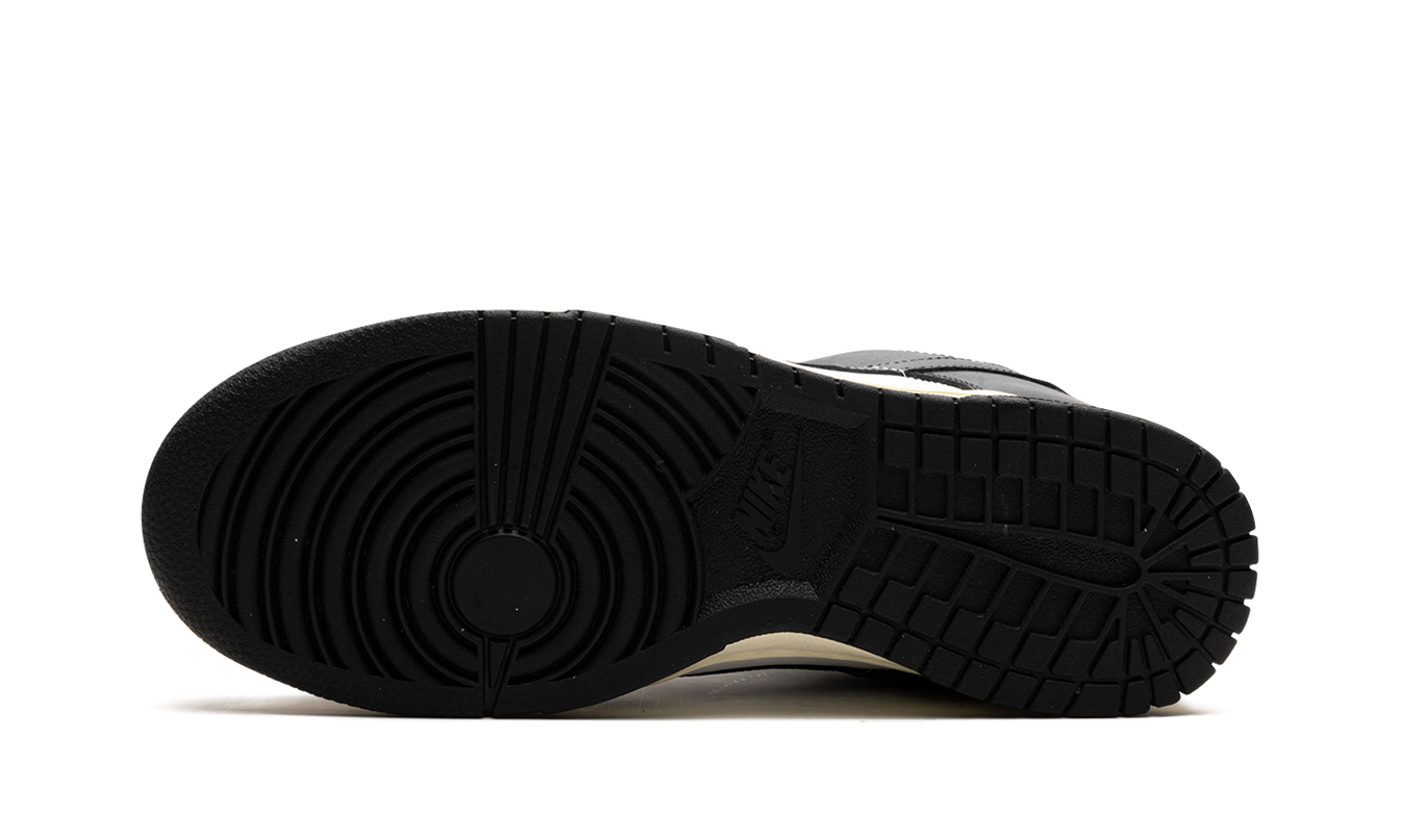 Nike Dunk Low WMNS "Vintage Panda"