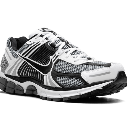 Zoom Vomero 5 SE SP „Schwarz / Metallic Silber“
