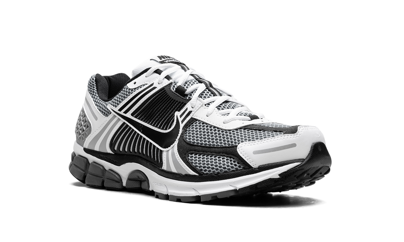 Zoom Vomero 5 SE SP „Schwarz / Metallic Silber“