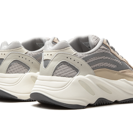 Yeezy Boost 700 V2 „Creme“