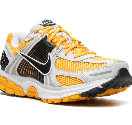 Zoom Vomero 5 „University Gold“