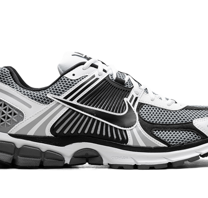 Zoom Vomero 5 SE SP „Schwarz / Metallic Silber“