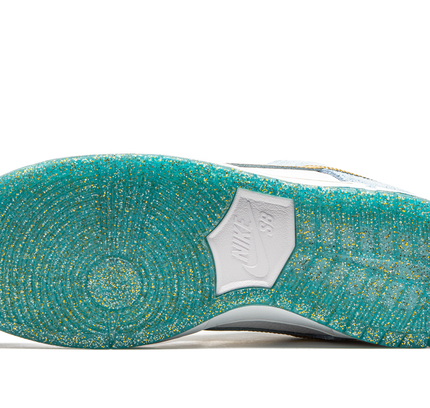 Nike Dunk SB Low "Sean Cliver - Holiday Special"