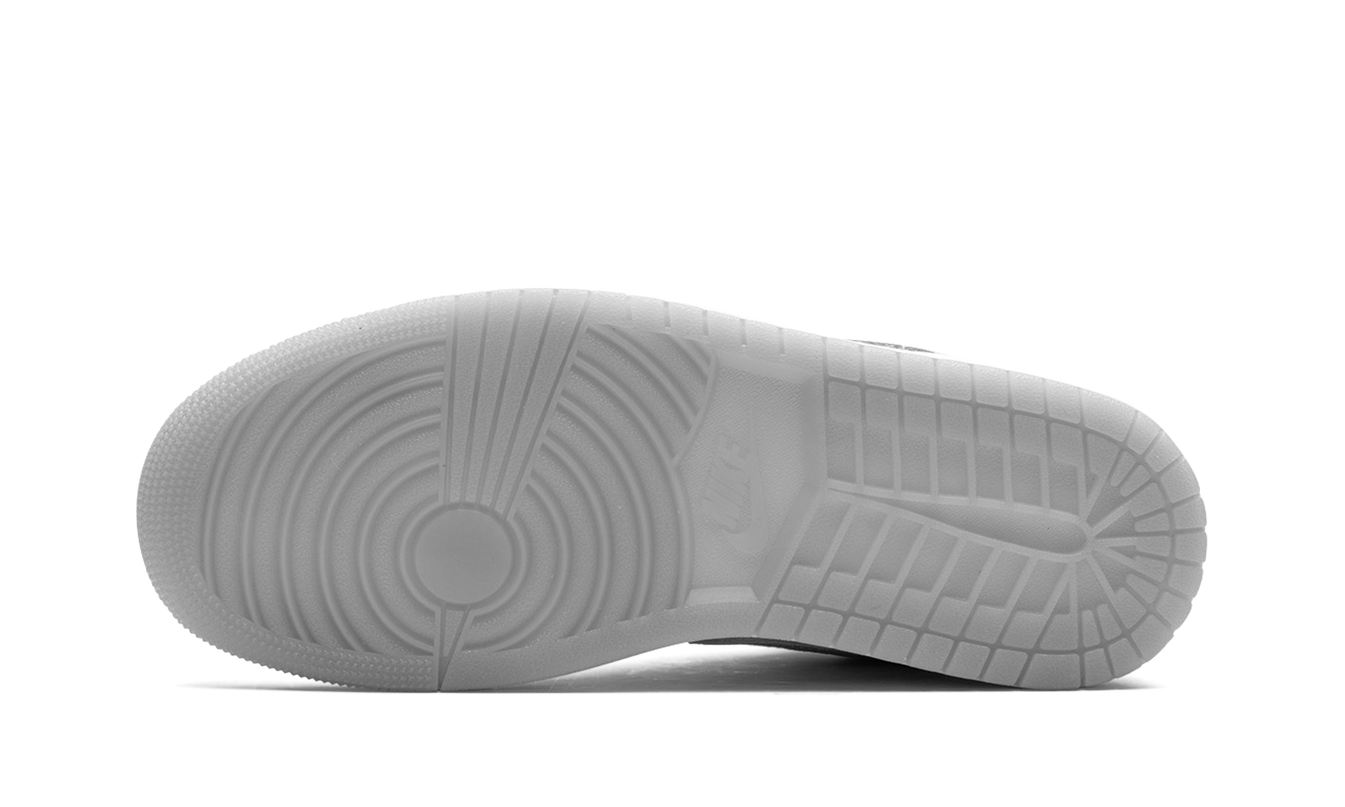 Air Jordan 1 Low SE WMNS "Metallic Silver"