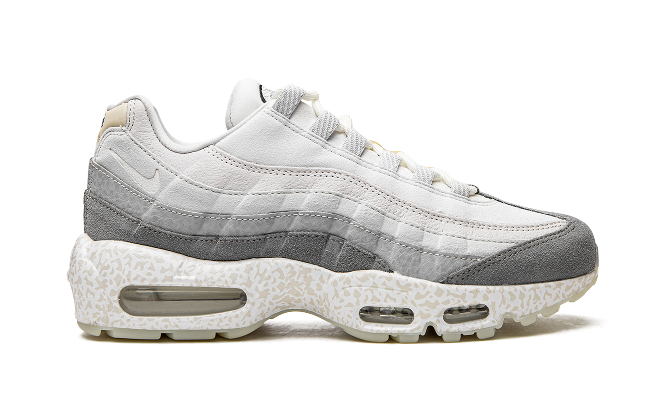 Nike Air Max 95 QS "Light Bone-Glow in the Dark"