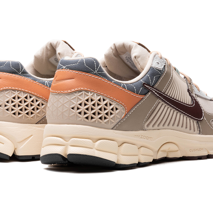 Nike Zoom Vomero 5 "Sanddrift / Muslin / Khaki / Earth"