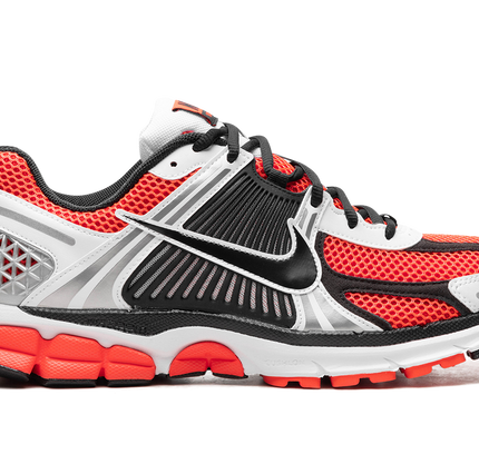 Zoom Vomero 5 SE „Bright Crimson“