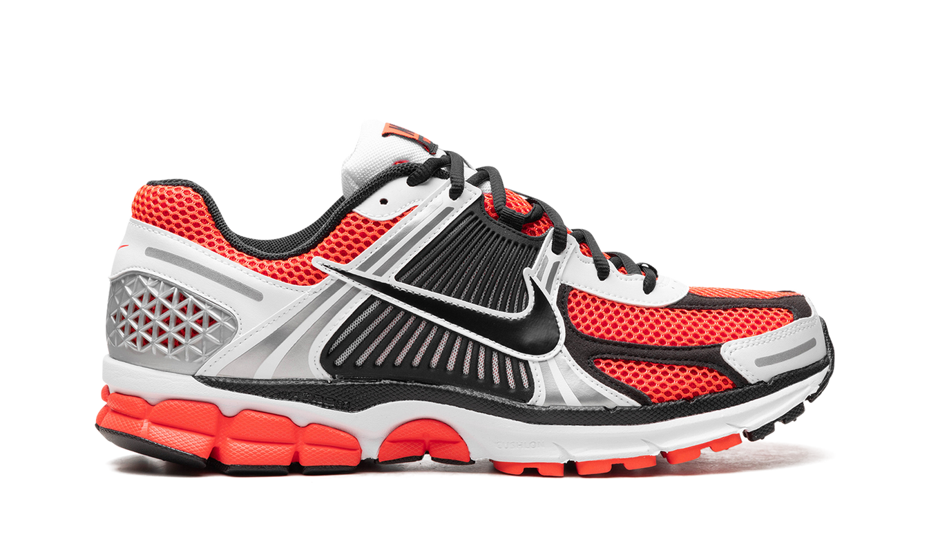 Zoom Vomero 5 SE „Bright Crimson“