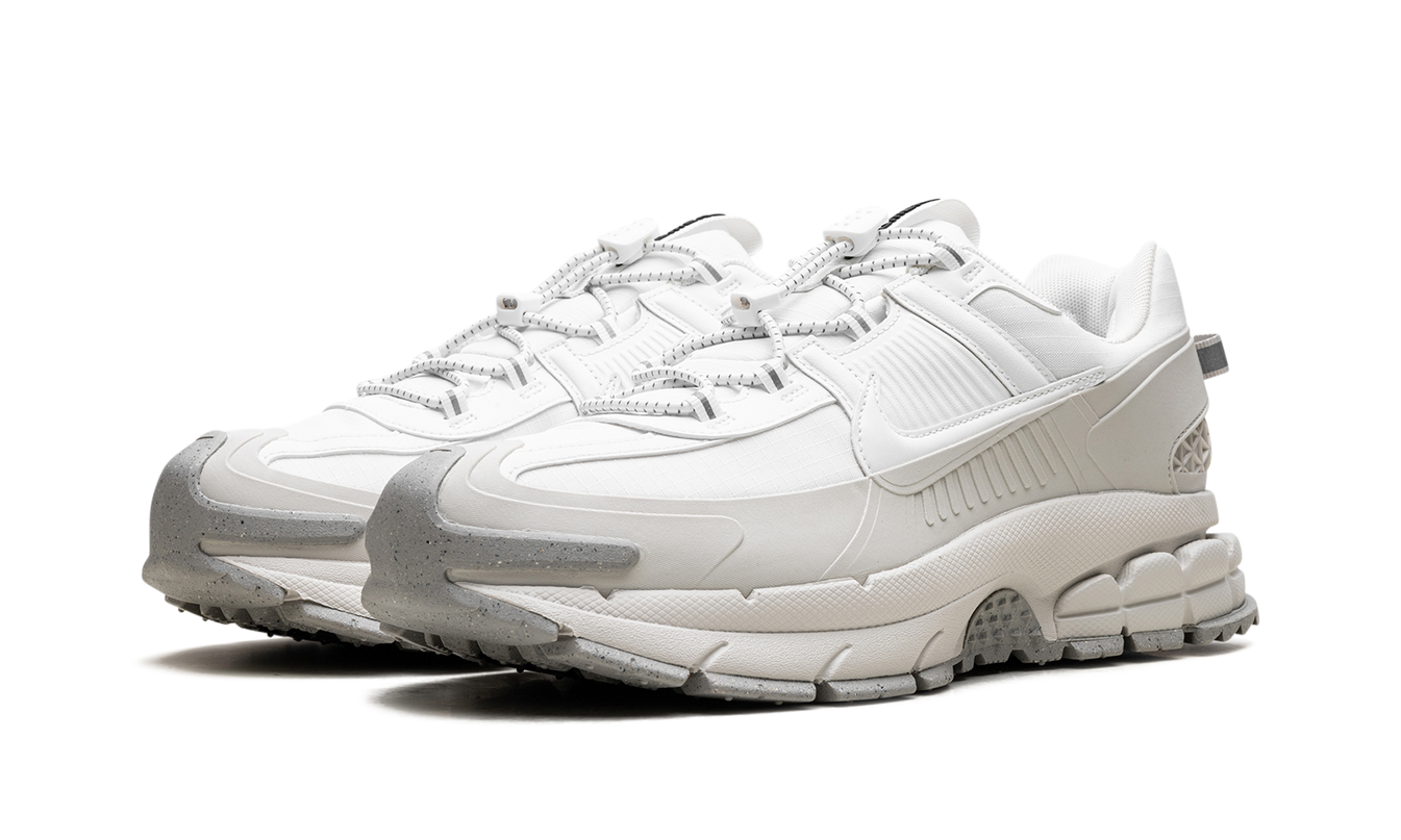 Nike Zoom Vomero Roam "Summit White Light Bone Light Iron Ore"