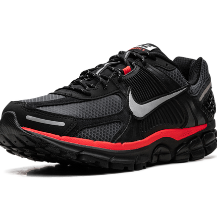 Zoom Vomero 5 „Schwarz Metallic Universitätsrot“