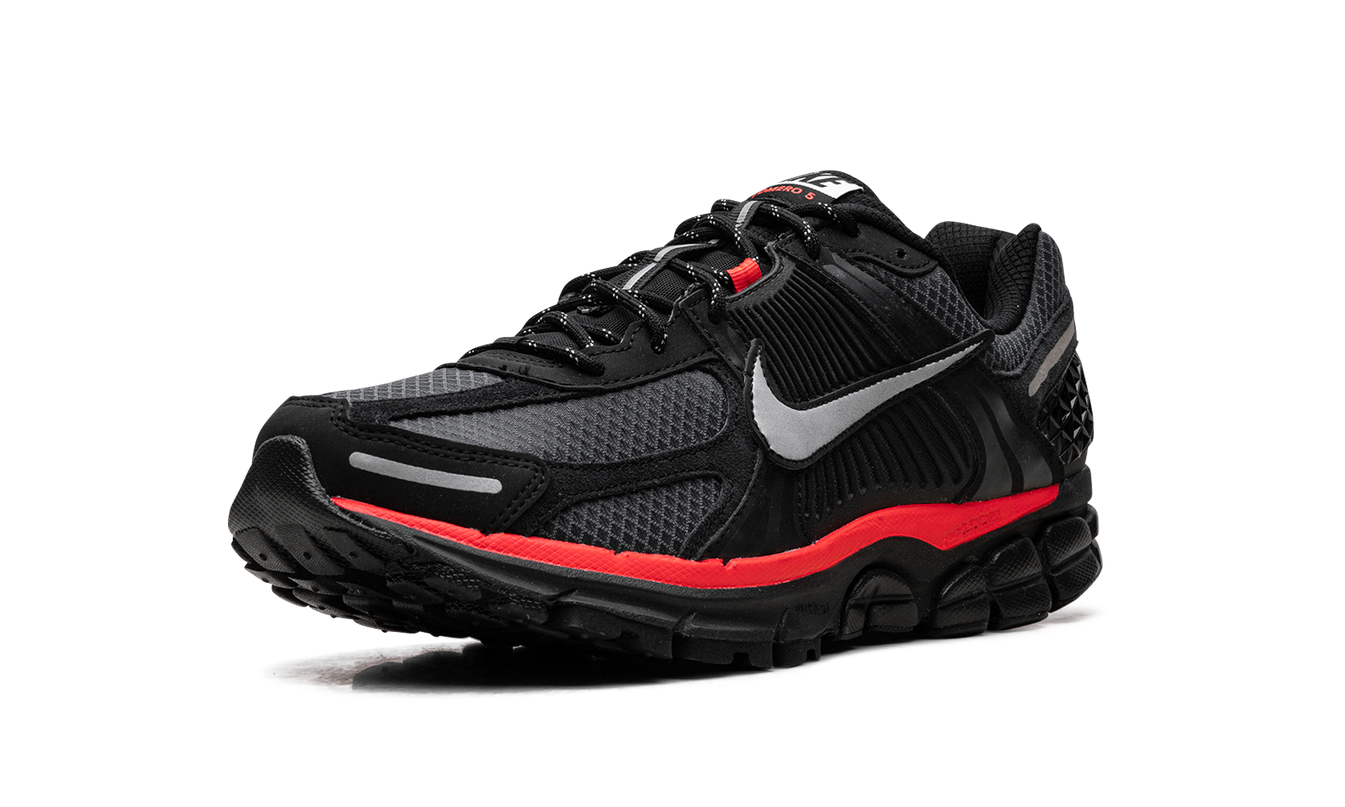 Zoom Vomero 5 „Schwarz Metallic Universitätsrot“