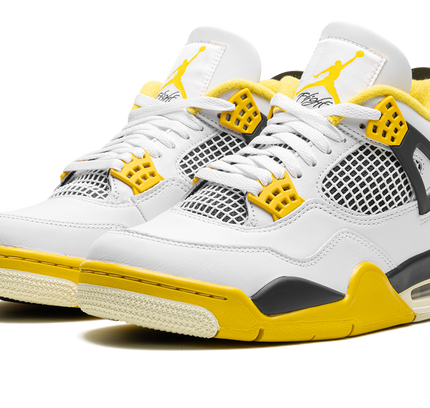 Air Jordan 4 WMNS „Vivid Sulfur“