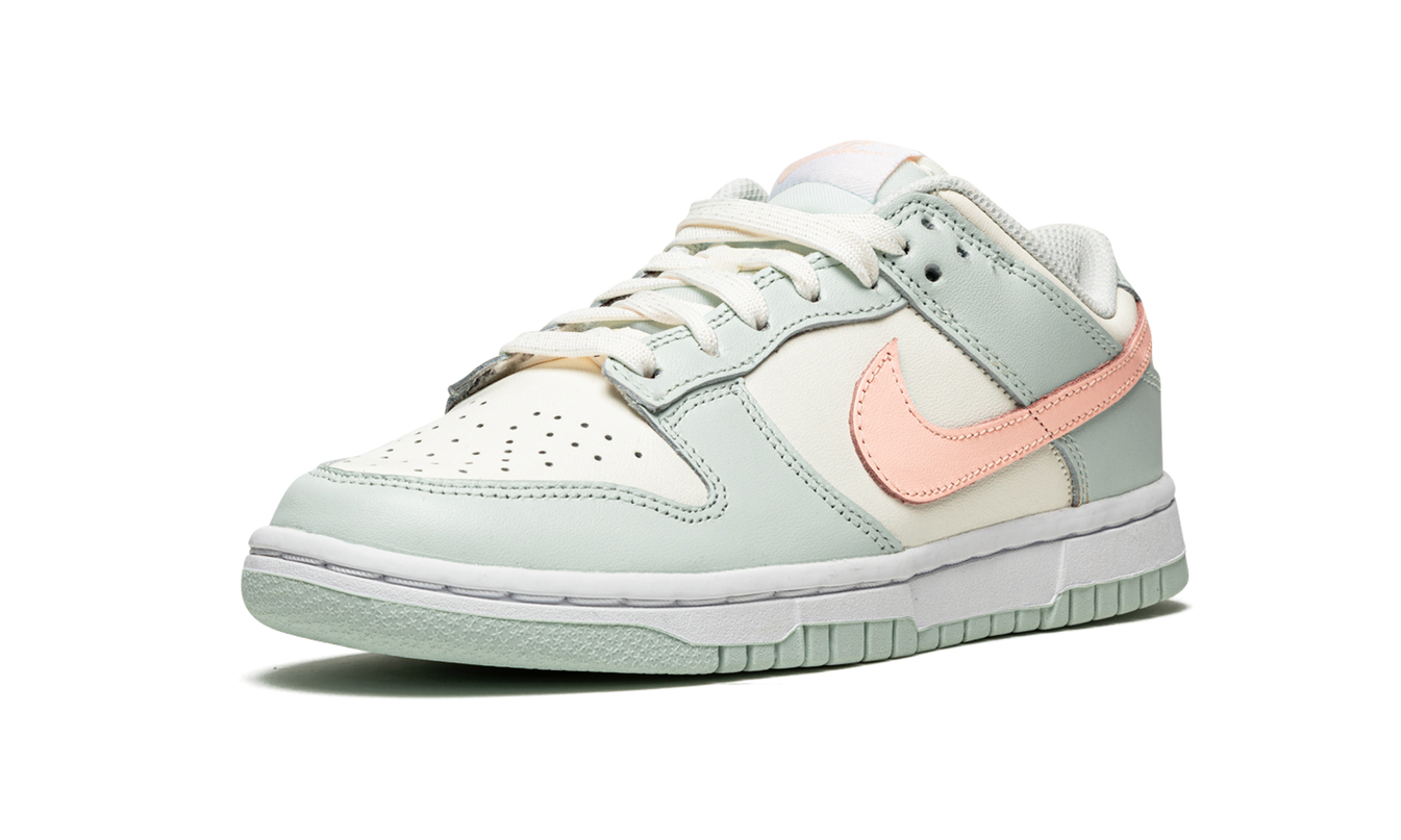 Nike Dunk Low WMNS "Barely Green"