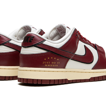 Nike Dunk Low WMNS "Just Do it - Team Red"